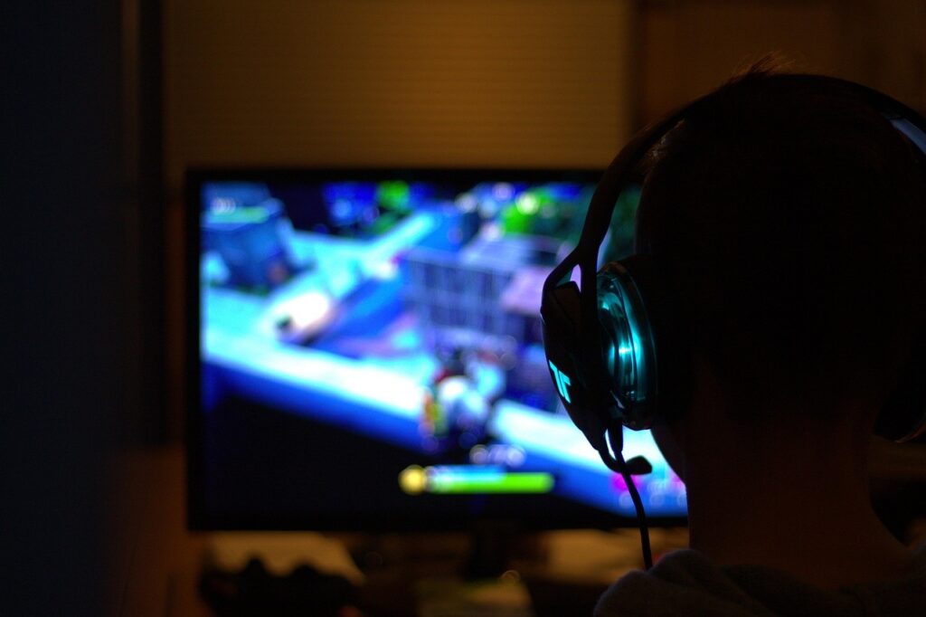 Za pravo gaming izkušnjo potrebujete kakovostno opremo, ki pa pride prav tudi za domačo pisarno.